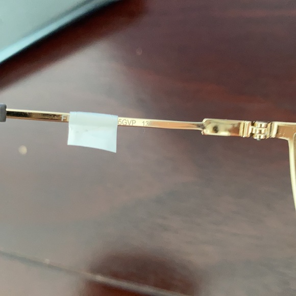 Authentic Fendi sunglasses never worn - new! - Picture 5 of 8